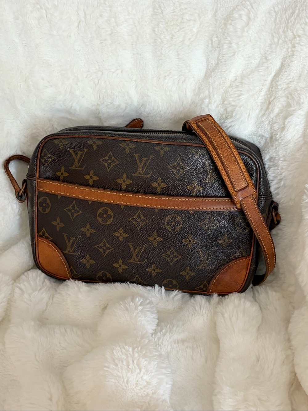 Vintage Louis Vuitton Monogram Trocadero 27 Crossbody Bag Authentic